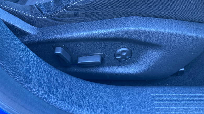 Vauxhall Astra 115kW Ultimate 54kWh 5dr Auto Electric Hatchback